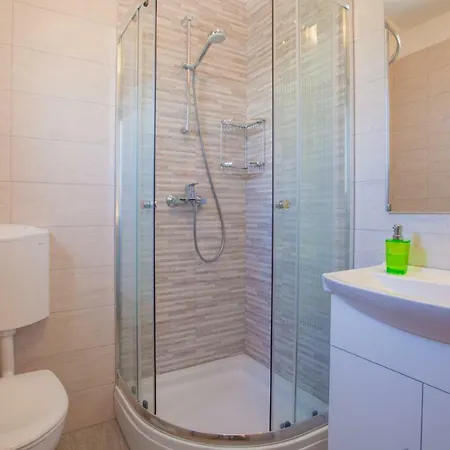 Elelina ゲストハウス ツレス