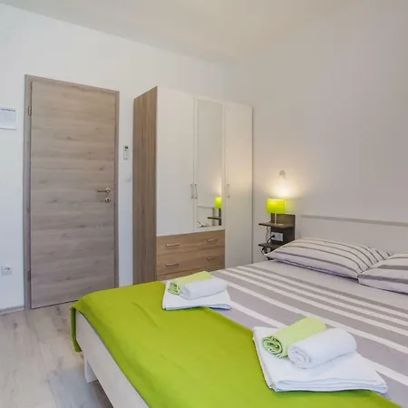 Elelina ゲストハウス ツレス